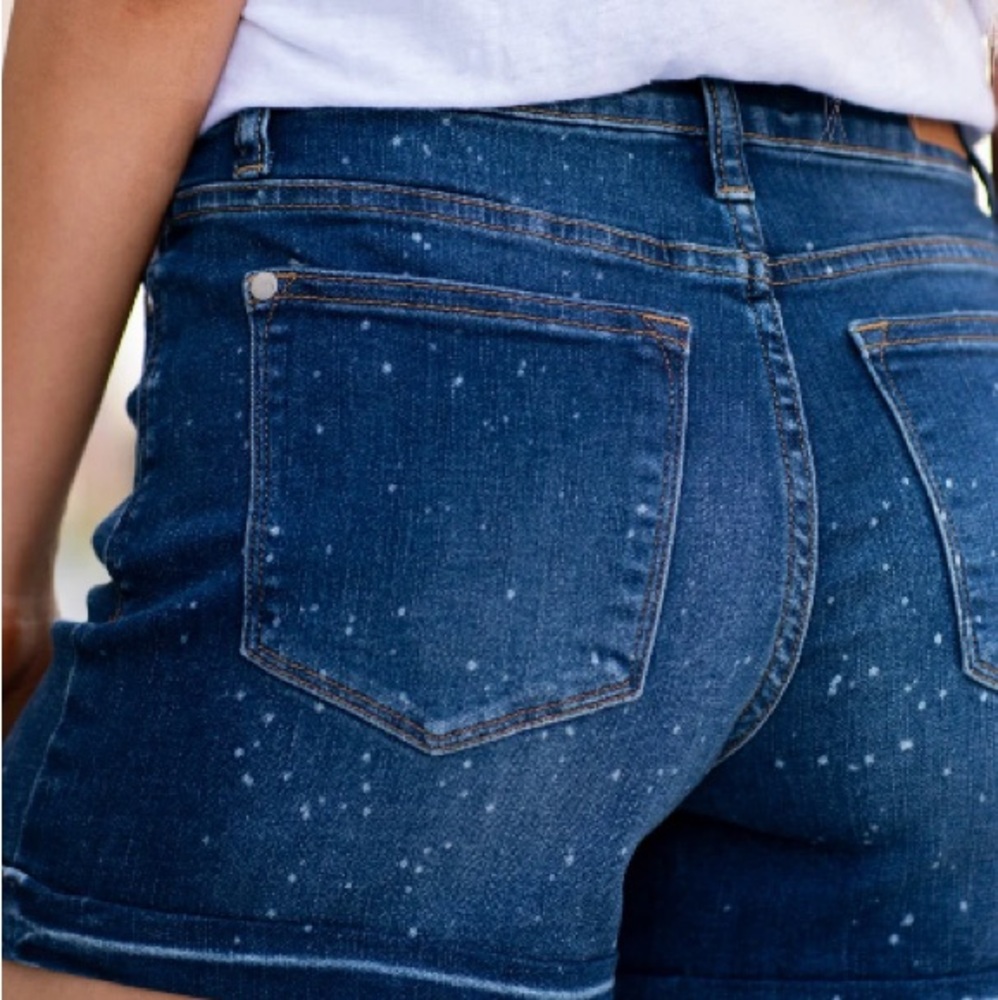 Judy Blue splattered denim shorts - Picture 5 of 8